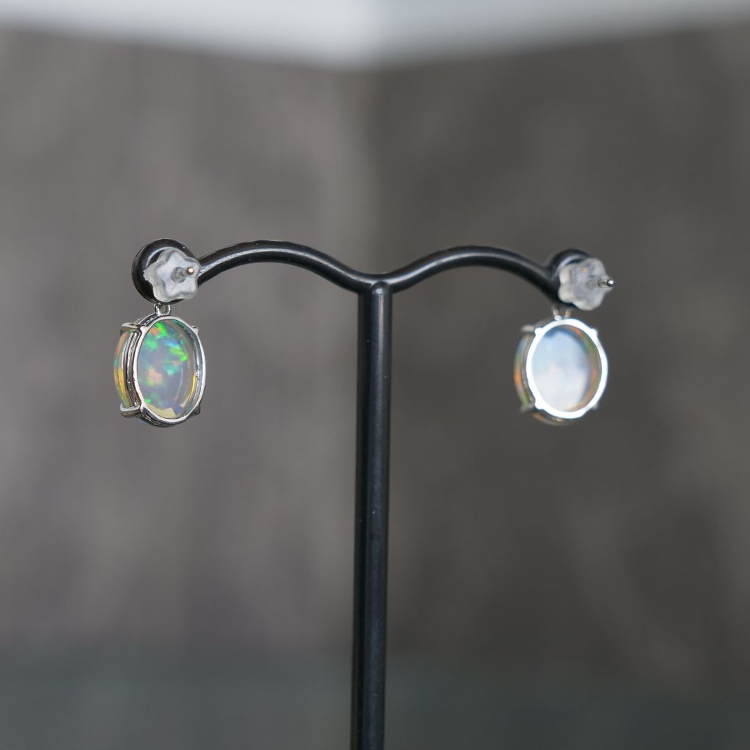 Pt900製エチオピアオパールピアス(オーバル)