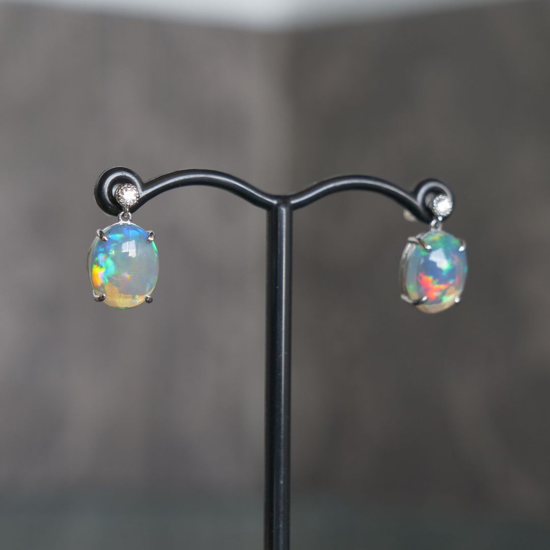 Pt900製エチオピアオパールピアス(オーバル)