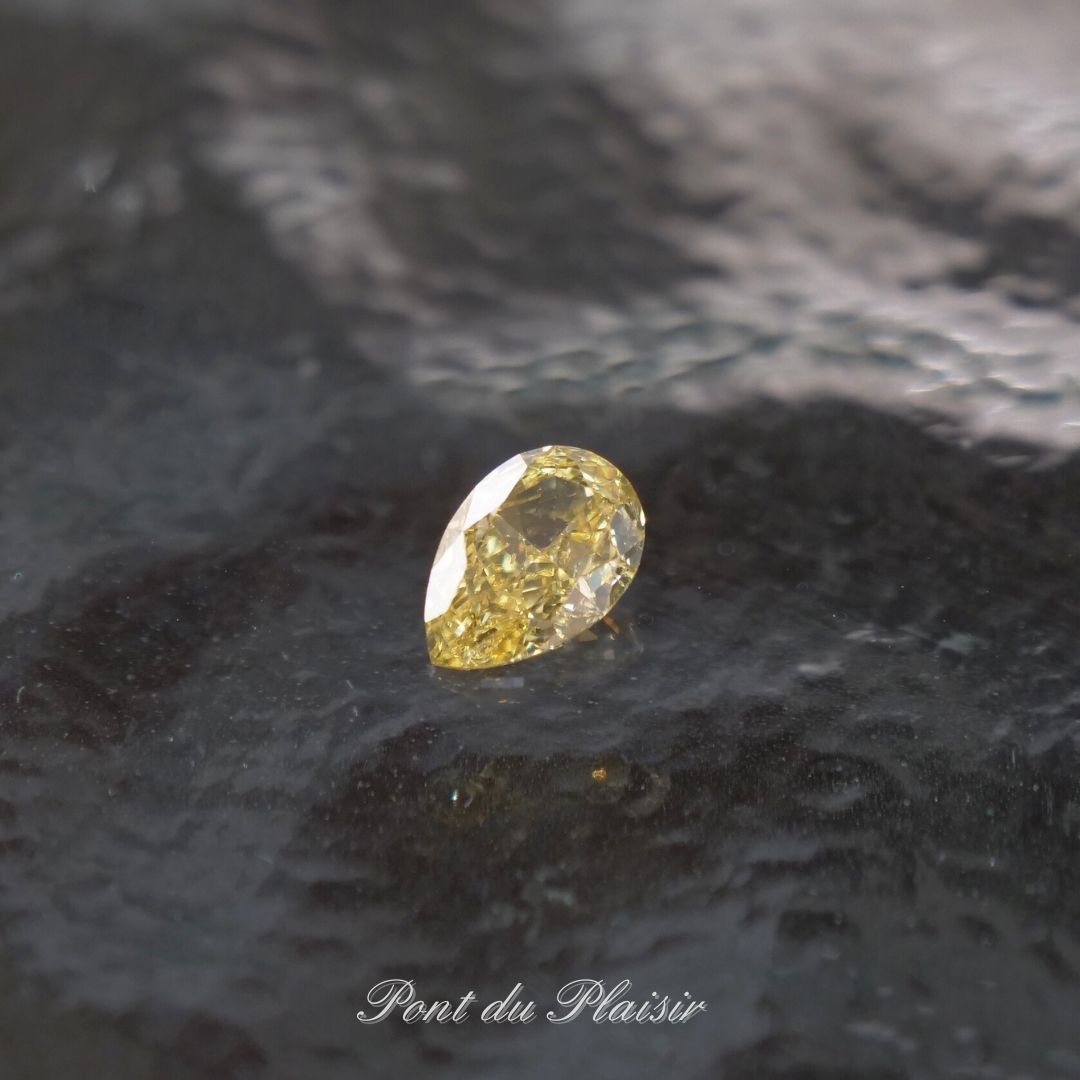 イエローダイアモンド/0.547ct/FVY/SI1/ペアシェイプ