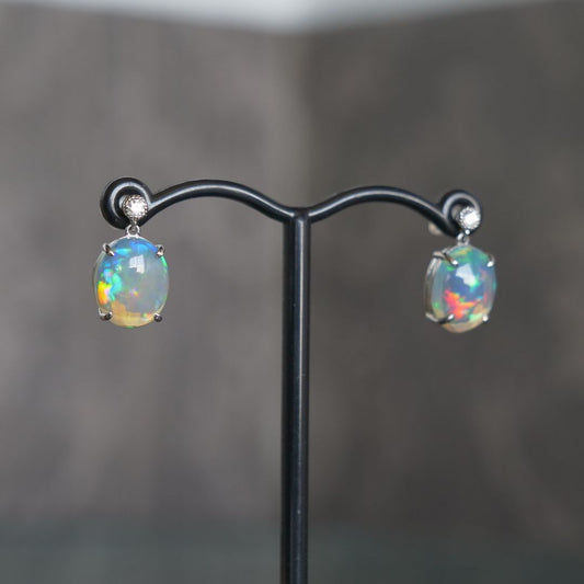 Pt900製エチオピアオパールピアス（オーバル）